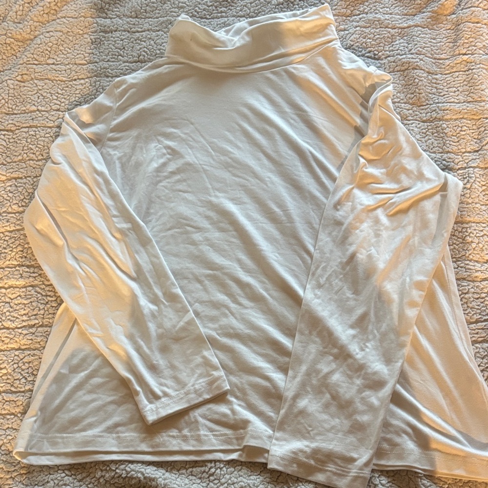 Chic White Long Sleeve Turtleneck Top